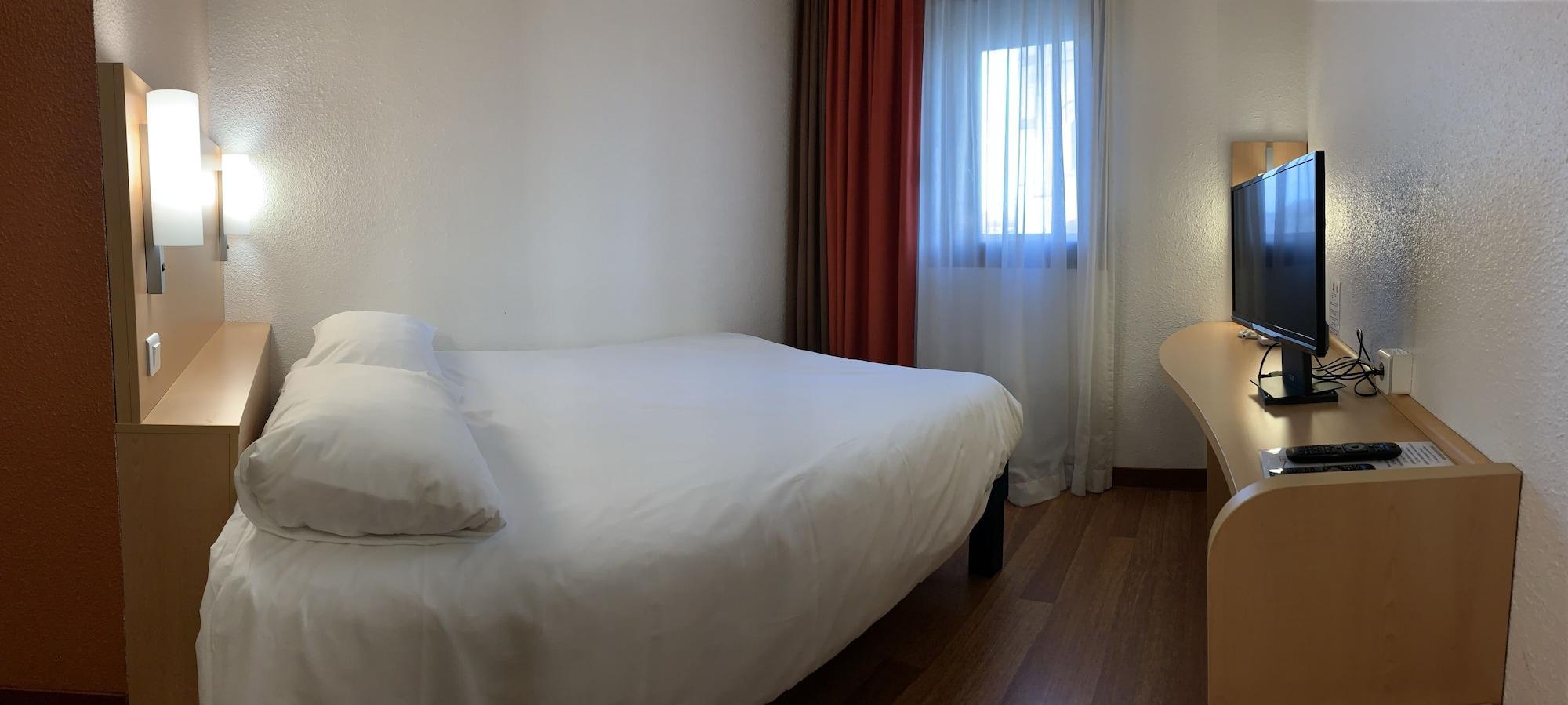 Hotel Ibis Saint Quentin Basilique Exterior foto