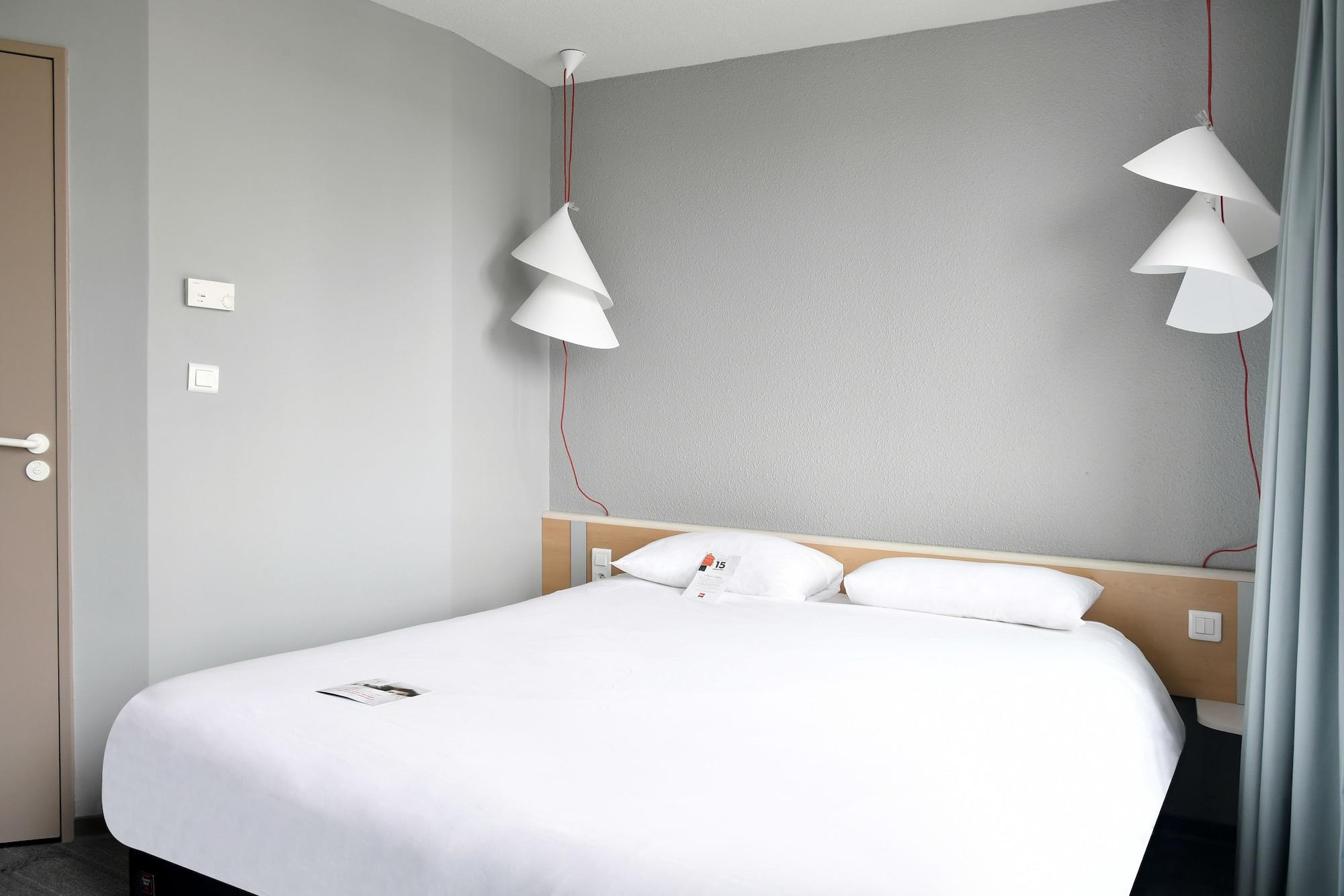 Hotel Ibis Saint Quentin Basilique Exterior foto