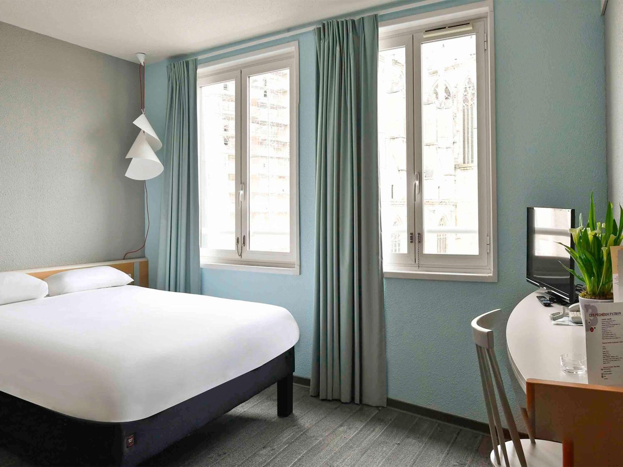 Hotel Ibis Saint Quentin Basilique Exterior foto